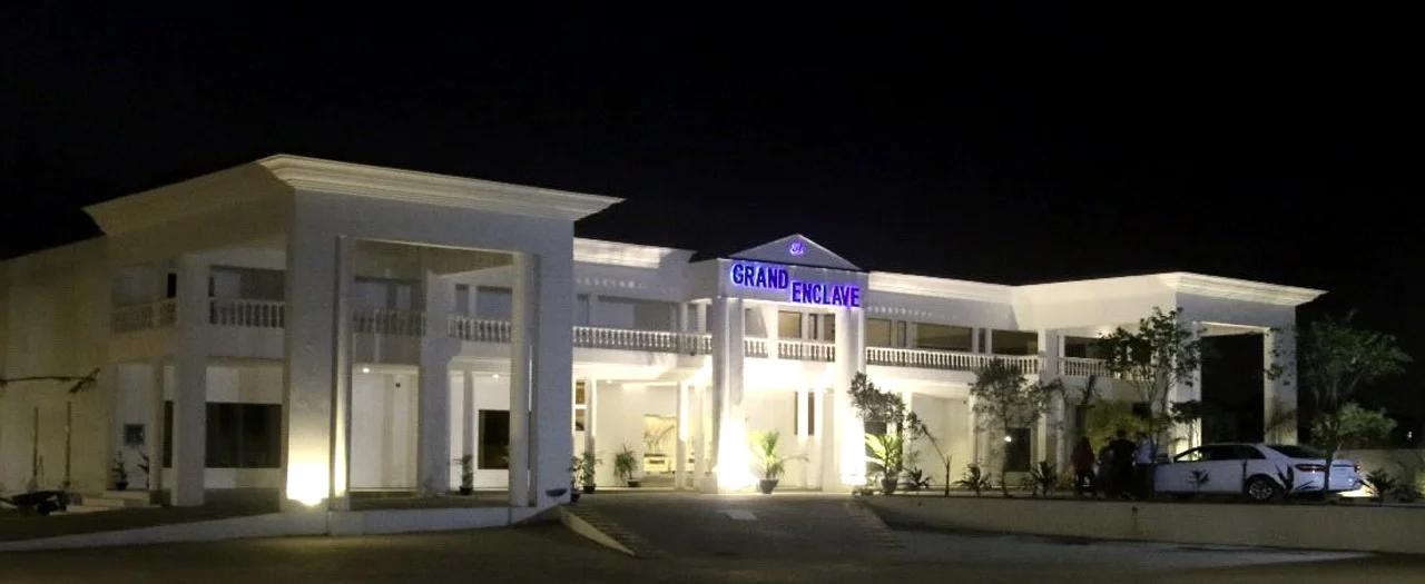grand-enclave-hotel